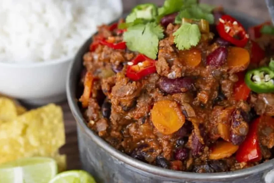 A bowl of meat-free chilli made with soya mince, peppers and beans